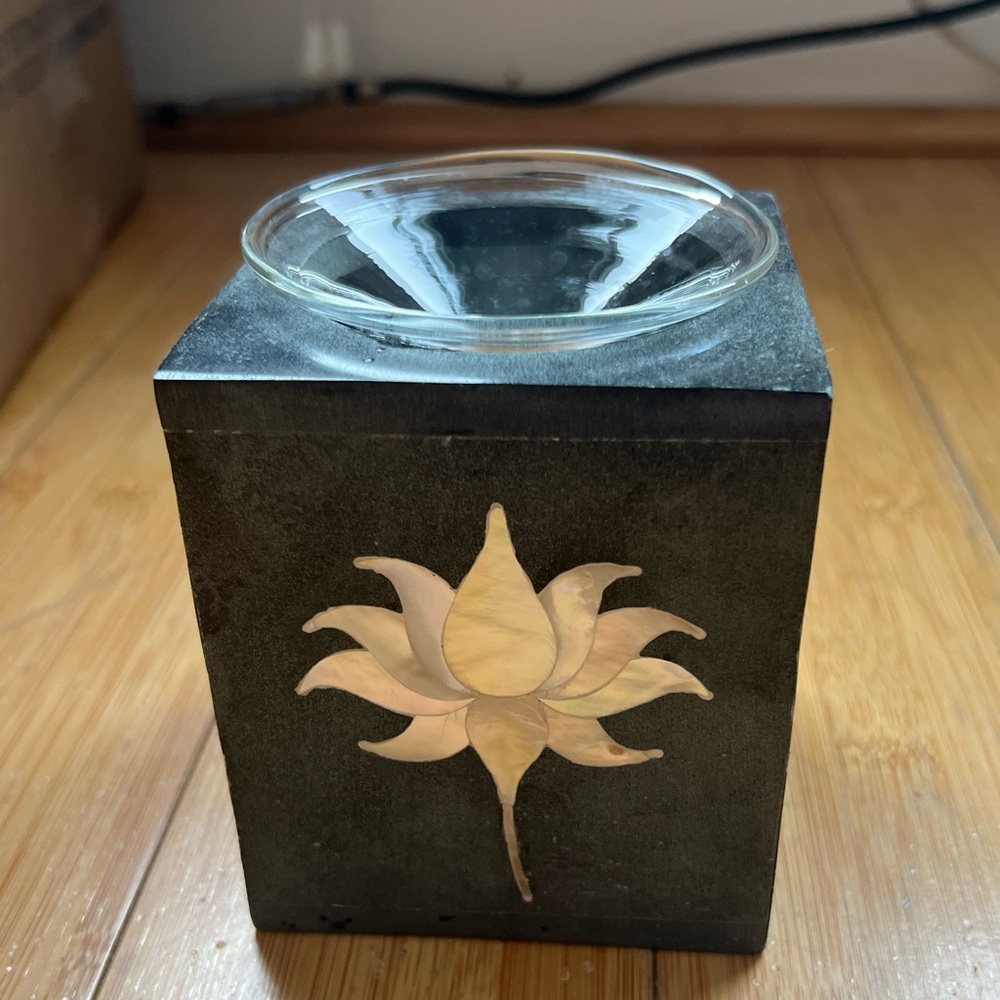Aromatherapy candle holder